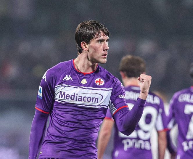 
					Dusan Vlahovic berselebrasi setelah mencetak gol ke gawang Rossoneri. Photo - Fiorentina (Twitter)