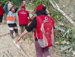 PMI Donggala Salurkan Bantuan Bagi Korban Banjir Yang Terisolir