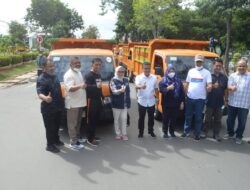 Pemkot Palu Serahkan Mobil Operasional Sampah Ke 24 Kelurahan