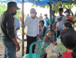 Usai Tinjau Lokasi Jembatan Putus. Bupati Sigi, Irwan Harap Semua OPD Kirim Bantuan.