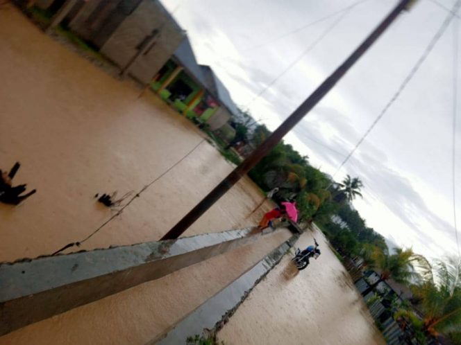 
					Pasca Banjir, Warga Desa Olaya Parimo Desak Pemda Perbaiki Tanggul