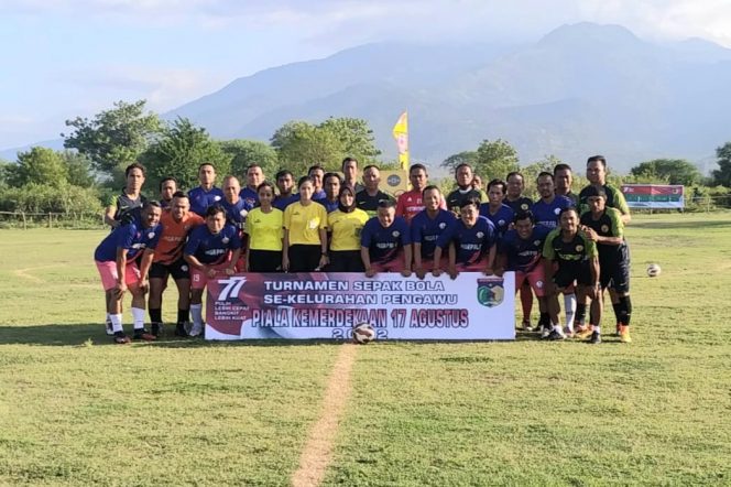 
					Meriahkan HUT RI ke 77, Hadianto Rasyid Buka Turnament Sepakbola Kelurahan Pengawu