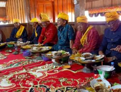 Kontraktor PT CPM Tunaikan Sanksi Adat di Poboya Dan Disaksikan Longky Djanggola