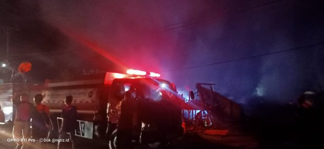 
					Diduga Akibat Arus Pendek Listrik 4 Rumah di Kabonga Donggala Hangus Terbakar