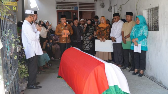 
					Wali Kota Palu Lepas Jenazah Almarhum Iskandar Djaja