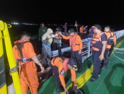 Basarnas Kendari Berhasil Evakuasi 53 Penumpang Kapal KM Dua R yang Alami  Mati Mesin