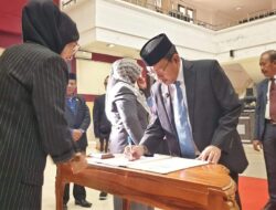 Pemkab dan DPRD Pasangkayu Teken Ranperda PTJ APBD 2022