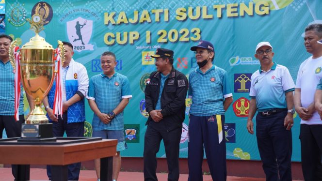 
					Hadianto Rasyid Hadiri Eksebisi Tenis Kajati Sulteng Cup I