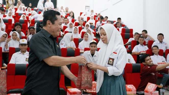 
					Alimuddin Paada, Ajak Siswa SMKN 2 Palu Aktif Mengembangkan Potensi di Dunia Penyiaran