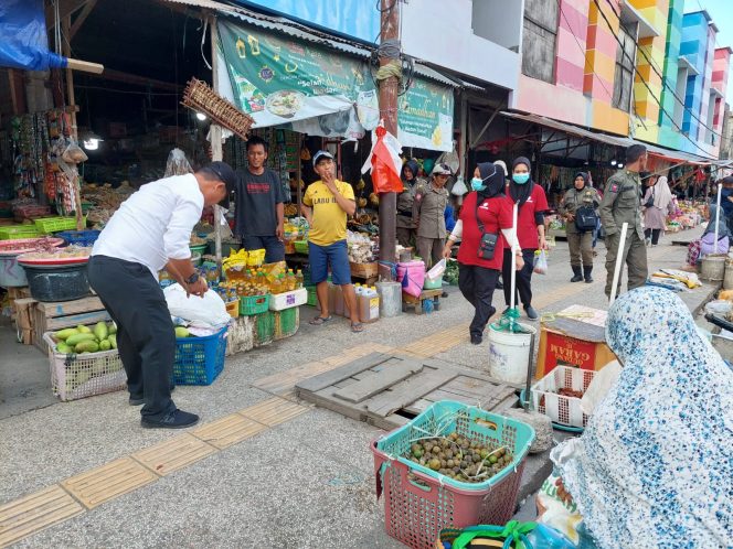 
					Camat Palu Barat Pimpin Penertiban PKL Pelanggar Aturan di Kawasan Pasar Manonda