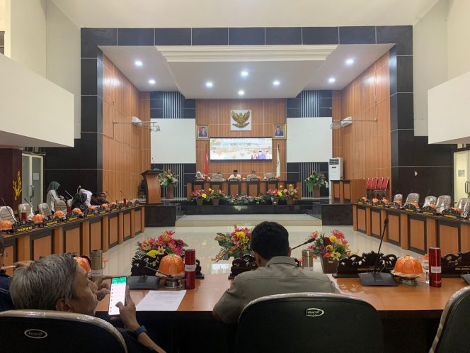 
					Rapat Paripurna DPRD Kota Palu. Photo : ist