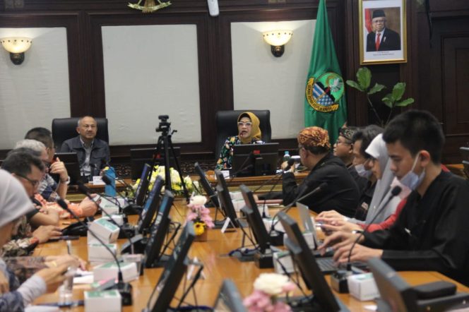 
					Photo : Humas DPRD Sulteng