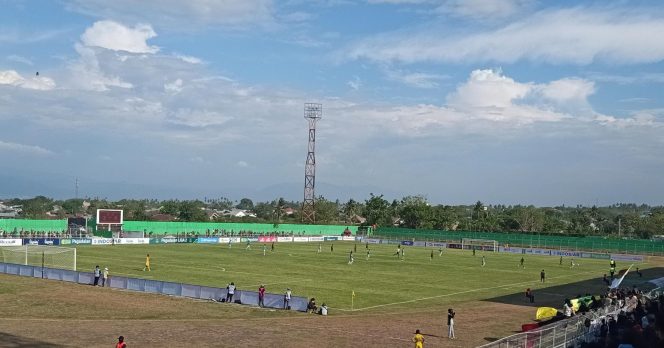 
					Babak Pertama, Persipal BU Unggul 2-1 Atas Sulut United