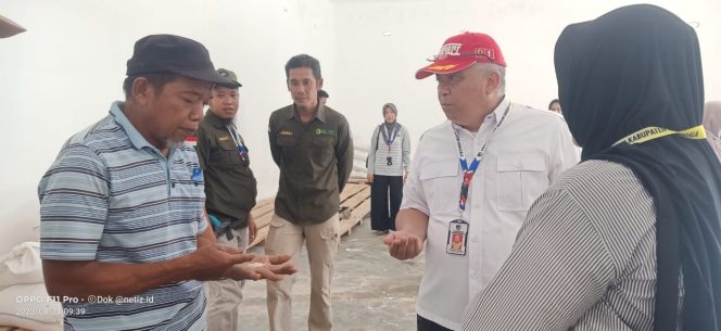 
					Kadis Ketapang, Mohammad Fahri bersama rombongan kunjungi lumbung pangan di desa ogomas I kecamatan Sojol Utara. Photo : netiz.id