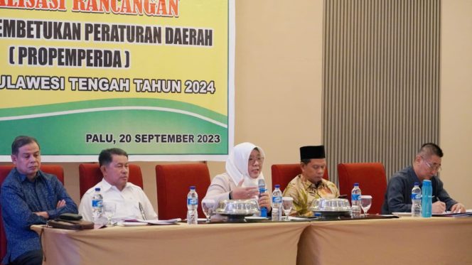 
					Foto : Humas Set.DPRD Provinsi Sulteng 