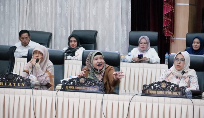 
					Photo : Humas DPRD Sulteng