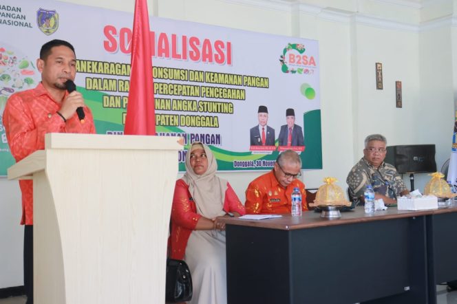 
					Bupati Donggala, Moh Yasin saat memberikan sambutan di kegiatan sosialiasi yang digelar di Hotel Jazz Anna. Kamis (30/11/23). Photo: netiz.id