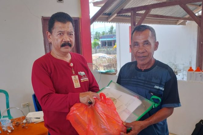 
					Kepala Dinas Peternakan dan Kesehatan Hewan Kabupaten Donggala, Hari Soetjahyo saat membuka pelatihan tentang PMK kepada peternak di Dongggala beberapa waktu lalu. (Foto: dok. Dinas Peternakan Donggala)