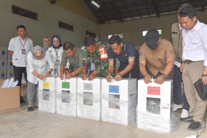 
					Besok, Jumat, KPUD Donggala akan Memulai Penyaluran Logistik Pemilu