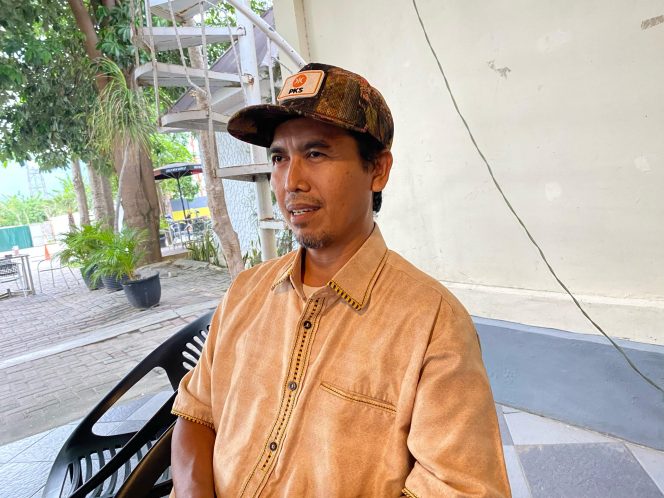 
					Ketua DPW PKS Sulteng, Muhammad Wahyuddin, saat dikonfirmasi oleh media pada Ahad (10/03/24) di salah satu Warung Kopi di Kota Palu. Photo: netiz.id