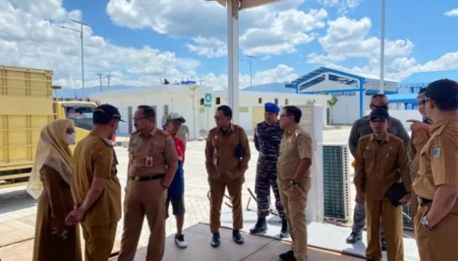 
					Pj Bupati Donggala bersama jajaran dan Pemerintah Provinsi saat meninjau kesiapan pelabuhan wani sebelum di resmikan oleh presiden.