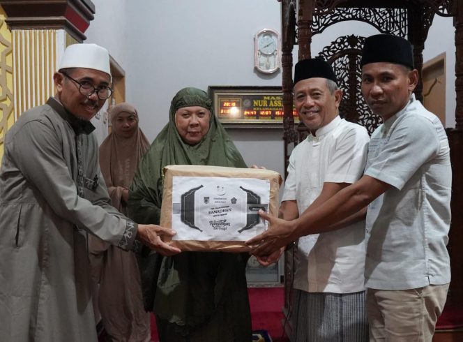 
					Wakil Wali Kota Palu Ajak Masyarakat Jaga Kebersihan saat Safari Ramadhan di Masjid Nurul Assadah