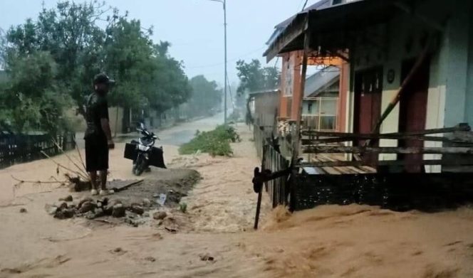 
					Banjir meredam Kabupaten Buol, Kecamatan Paleleh, Kecamatan Paleleh Barat dan Kecamatan Lakea, Minggu, (07/04/2024). Photo: ist