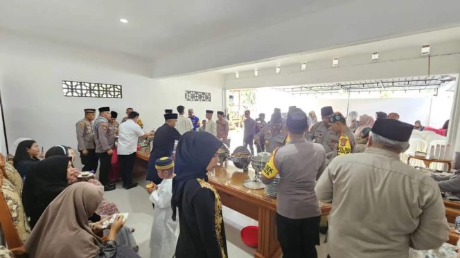 
					Suasana saat Open House di Rumah Jabatan Bupati Donggala pada kamis kemarin (11/04/24). Photo: ist