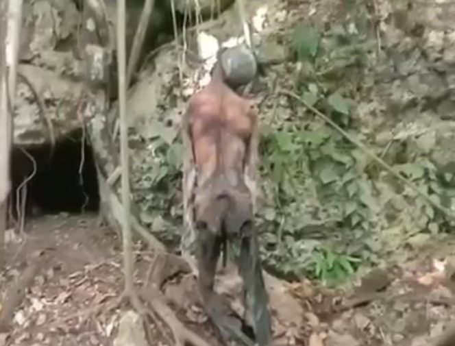 
					Mayat membusuk gantung diri di desa Kaliburu Kecamatan Sindue Tombusabora Donggala. Photo: Screenshot Video Warga. 