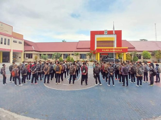 
					Sebanyak 125 calon Polri mengikuti Apel di Markas Komando (Mako) Polres Donggala. Photo: Humas Polres Donggala. 
