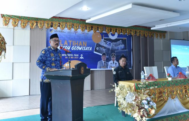 
					Pemkab Donggala Dorong Pemandu Wisata Kuasai Potensi Geowisata dan Keanekaragaman Burung