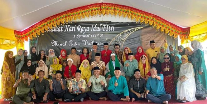 
					Suasana saat bersua photo Keluarga Besar Tome Manang-Daeng Sandjoru. Photo: ist