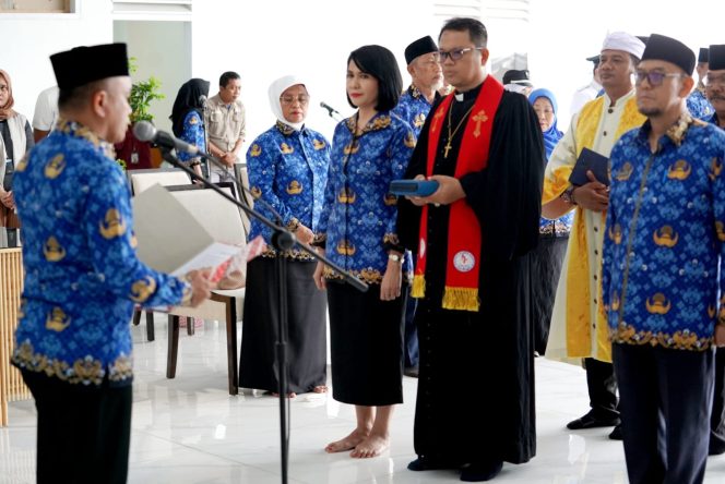 
					Suasana saat Wali Kota Palu, Hadianto Rasyid melantik sejumlah pejabat di lingkup Pemkot Palu. Photo: Humas Pemkot Palu. 