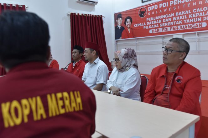 
					Calon Bupati Donggala, Moh Yasin secara resmi mengembalikan Formulir Pendaftaran Bacabup dan Bacawabup Donggala ke DPD PDIP Sulawesi Tengah. Photo: netiz.id (akib)