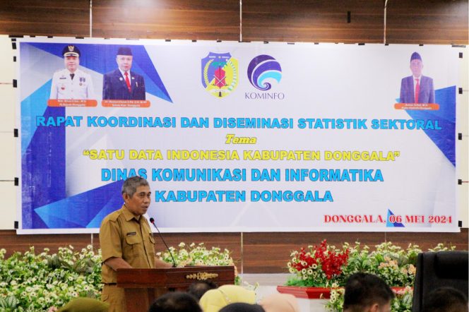 
					Suasana saat Kepala Dinas Kominfo Donggala  , Anhar menyampaikan sambutan pada kegiatan Rapat Koordinasi dan Diseminasi Statistik  diadakan di Ruang Kasiromu, Kantor Bupati Donggala pada hari Senin (06/05/24).. Photo: TIM