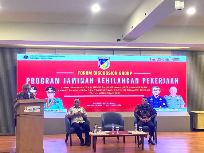 
					Suasana saat Kepala Dinas Tenaga Kerja dan Transmigrasi Sulteng, Arnold Firdaus saat menyampaikan sambutan apda acara FGD di Swissbelhotel Palu pada Rabe (22/05/24). Photo: TIM