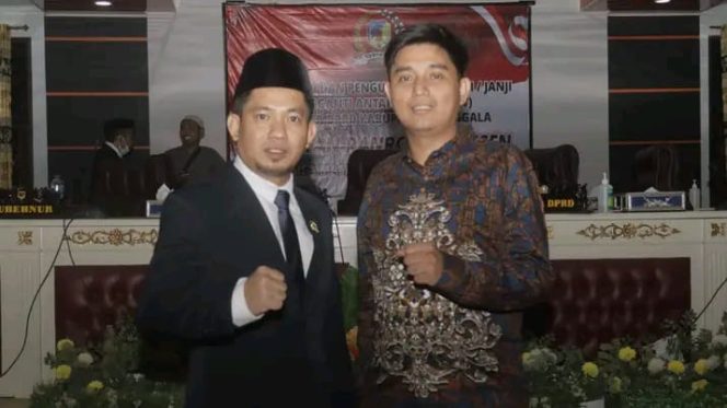 
					Fadly Kurniawan (Kanan) saat membersamai Ketua HIPMI Masrifan saat pelantikan sebagai Anleg DPRD Donggala. Photo: ist