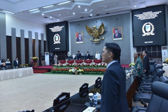 
					Paripurna yang digelar pada Senin (27/05/24) di ruang siding utama DPRD Sulteng dipimpin langsung wakil ketua Arus Abdul Karim.. Photo: netiz.id