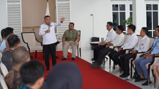 
					Suasana saat Wali Kota Palu, Hadianto Rasyid pimpin rapat bersama para pengusaha di rumah jabatan Wali Kota Palu, pada hari Rabu, (29/05/24). Photo: Humas Pemkot Palu