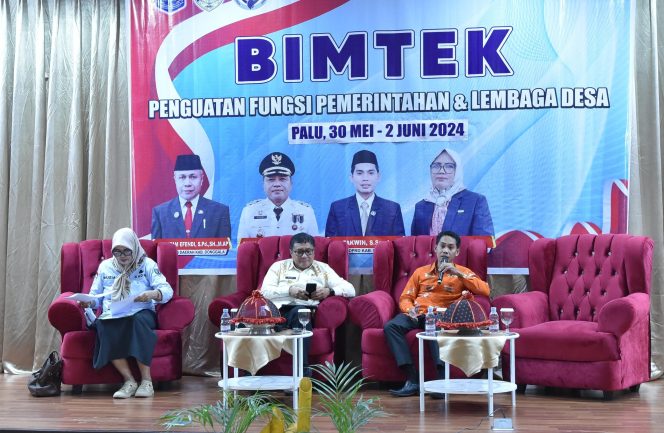 
					Suasana saat Ketua DPRD Kabupaten Donggala, Takwin, hadir sebagai narasumber dalam Bimbingan Teknis (Bimtek) yang diselenggarakan oleh Dinas Pemberdayaan Masyarakat dan Desa (PMD) kabupaten Donggala pada Kamis malam (30/5/24) di Hotel Sutan Raja Kota Palu. Photo: netiz.id (akib)