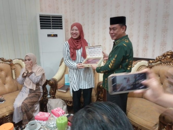 
					Suasana saat Ketua DPRD Kota Palu menerima kunjungan dari Sasakawa Peace Foundation di ruang kerjanya. Photo: Ist