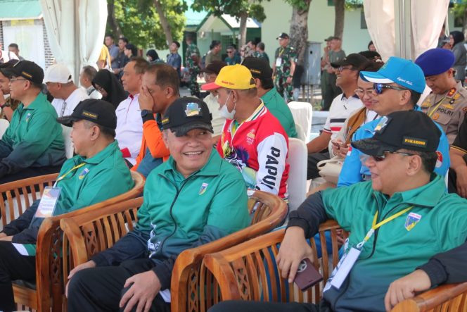 
					Suasana saat Ketua Komisi IV DPRD Sulawesi Tengah (Sulteng) Dr. Ir. Alimuddin Paada, menghadiri acara pembukaan Pemusatan Latihan Daerah (Puslatda) Pekan Olahraga Nasional (PON) XXI tahun 2024 Aceh – Sumatera Utara. Acara yang digelar di markas Yonif 711. Photo: Humas DPRD Sulteng.