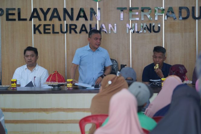 
					Suasana saat Wali Kota Palu, H. Hadianto Rasyid, melakukan kunjungan ke dua kelurahan di wilayah Kecamatan Palu Barat, yaitu Kelurahan Tavanjuka dan Kelurahan Nunu, pada hari Minggu (09/06/24).  Photo: Humas Pemkot Palu