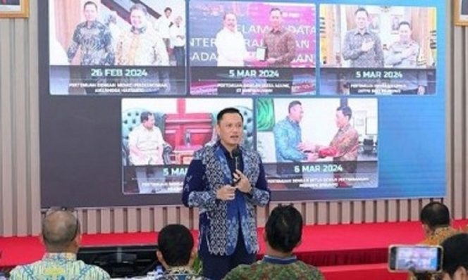 
					Suasana saat Menteri Agraria dan Tata Ruang/Kepala Badan Pertanahan Nasional (ATR/BPN), Agus Harimurti Yudhoyono (AHY) memaparkan pencapaian 100 hari kerja dihadapan insan pers di Aula Prona Kementerian ATR/BPN, Jakarta, pada Jumat (07/06/24).. photo: ist