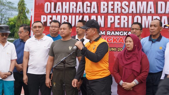 
					Suasana saat Wakil Wali Kota Palu, Reny Lamadjido nmenghadiri peringatan Hari Bhayangkara ke-78 di halaman Mapolda Sulawesi Tengah, pada Sabtu (22/06/24). Photo: Humas Pemkot Palu,.