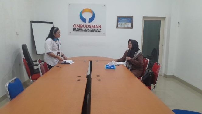 
					Suasana saat Ika Fatmawati mengadukan Rumah Sakit Umum Daerah (RSUD) Undata Palu ke Ombudsman Republik Indonesia (ORI) Perwakilan Provinsi Sulawesi Tengah atas pelayanan yang dianggapnya kurang baik. photo: ist