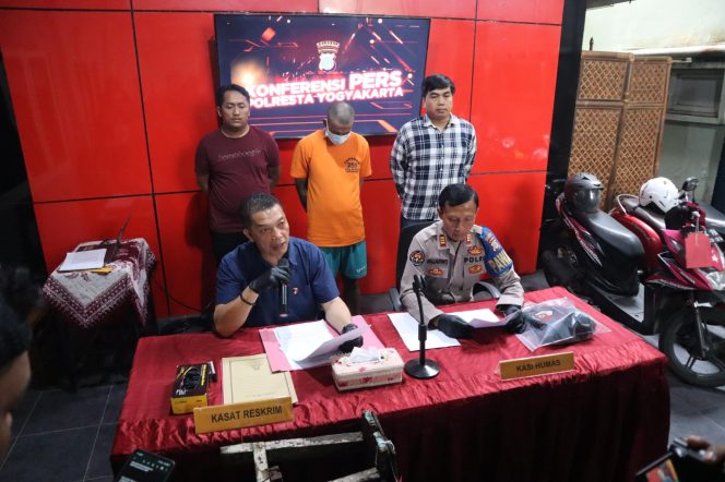 
					Suasana saat Satuan Reserse Kriminal (Satreskrim) Polresta Yogyakarta  melakukan konfrensi pers. photo: wr