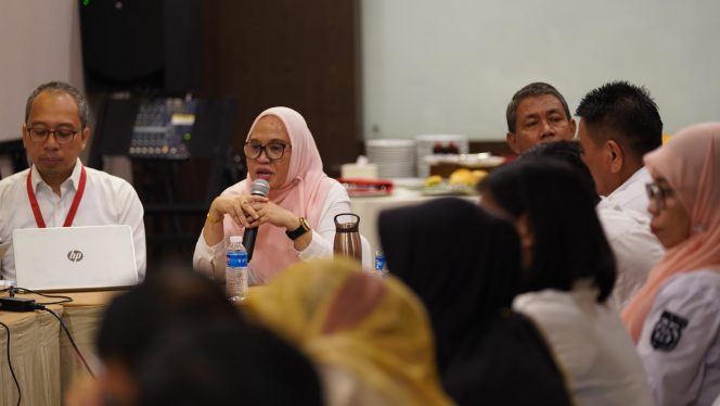 
					Suasana saat Sekretaris Daerah Kota Palu, Irmayanti Pettalolo pimpin rapat Koordinasi Teknis Tim Pengendalian Inflasi Daerah (TPID) Kota Palu pada hari Rabu (26/06/24) di Hotel Santika, Kota Palu. photo: Humas Pemkot Palu. 