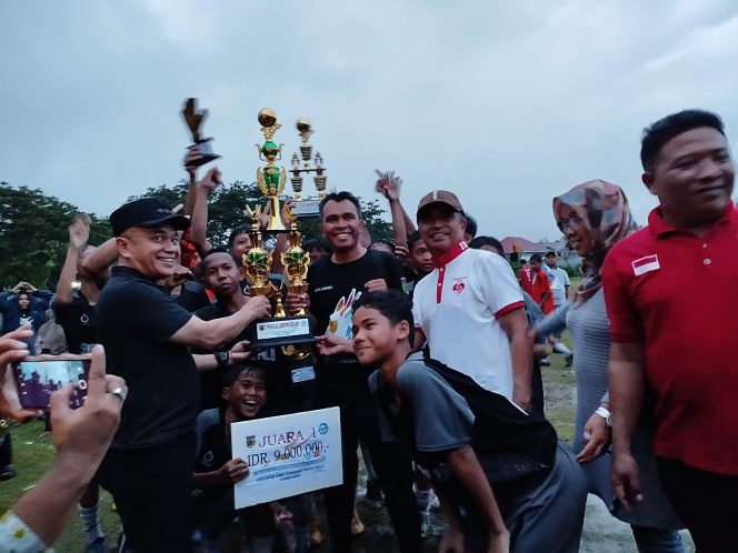 
					Suasana saat Wali Kota Palu. Hadianto Rasyid ikut semarakkan pertandingan final Gala Siswa Indonesia (GSI) Jenjang SMP di Lapangan KONI, Jalan Batu Bata Indah, Kota Palu, pada Sabtu (29/06/24). photo: Humas Pemkot Palu