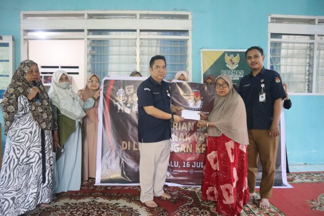 
					KPU Kota Palu Tunjukkan Sisi Manusiawi, Santuni Anak Yatim di 10 Muharram